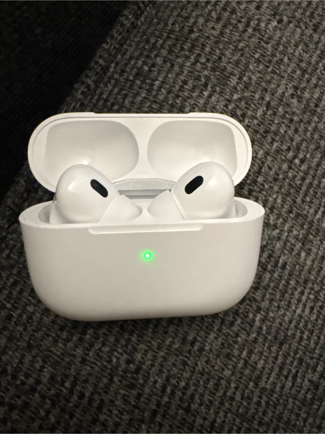 Apple rep AirPods Pro 2