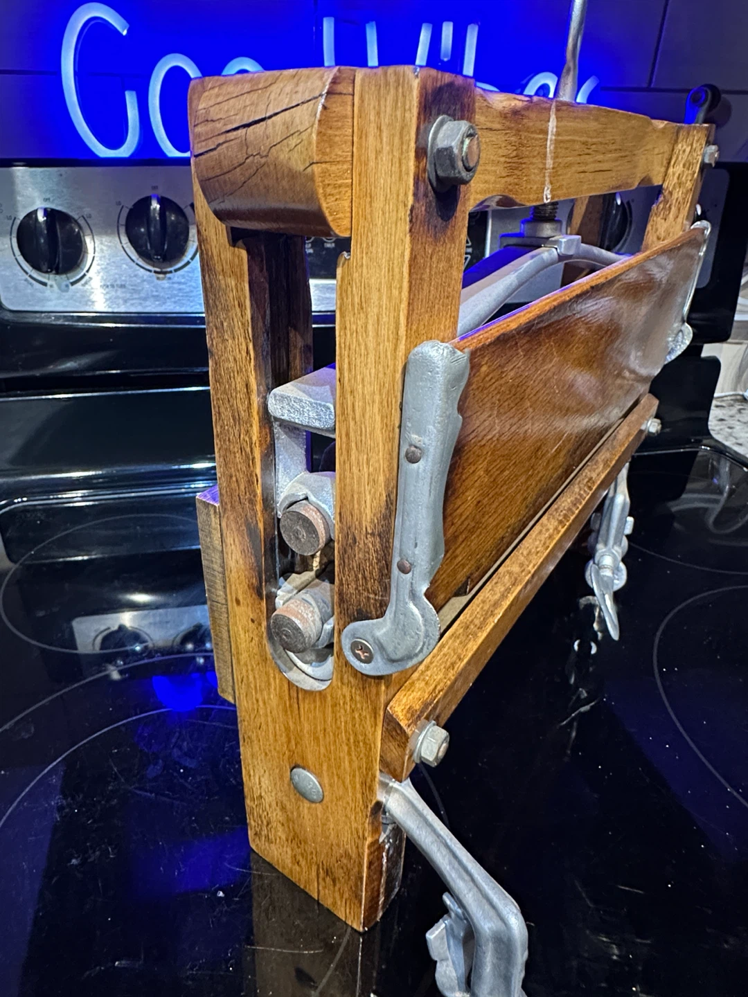 Vintage Antique Wooden Clothes Wringer - Rustic Laundry Decor - photo 4