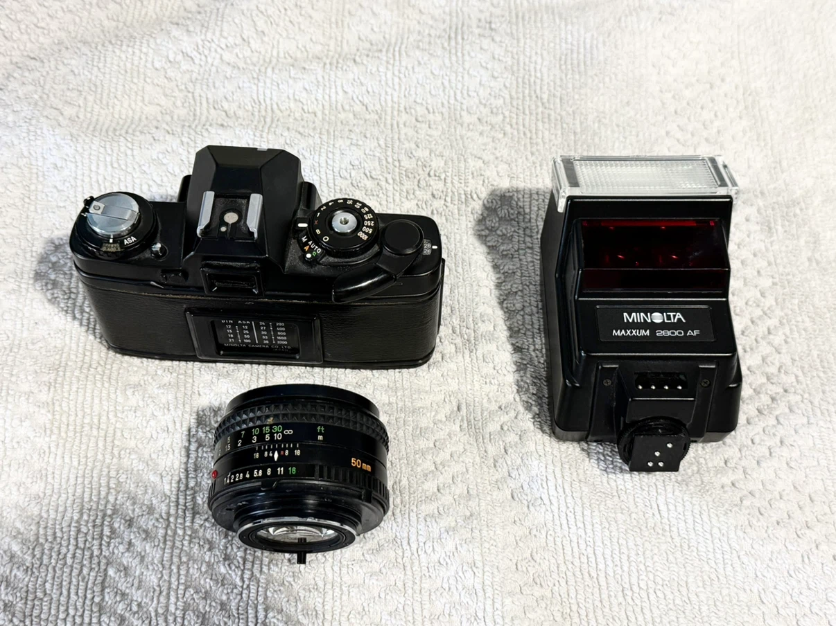 Minolta XD7 35mm Film Camera with 50mm Lens and Flash - photo 3