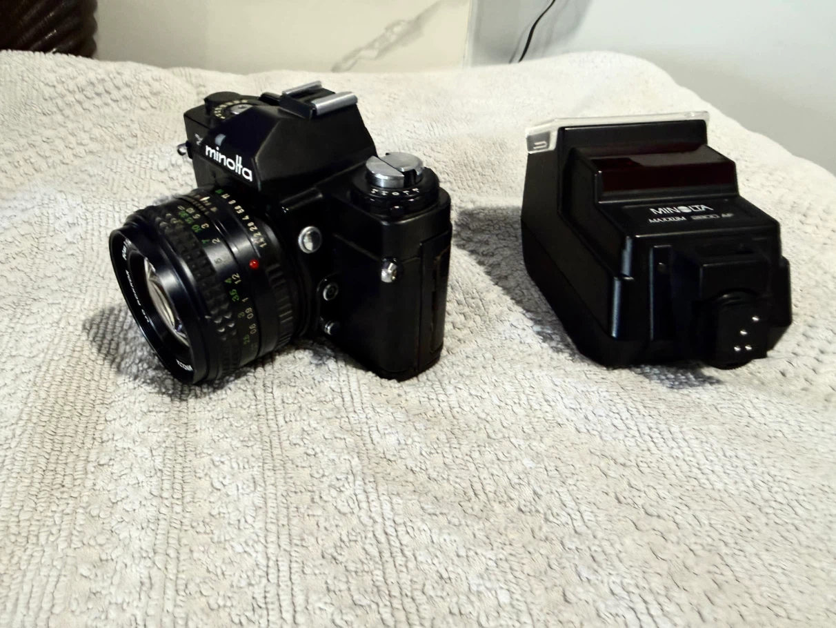 Minolta XD7 35mm Film Camera with 50mm Lens and Flash - photo 4