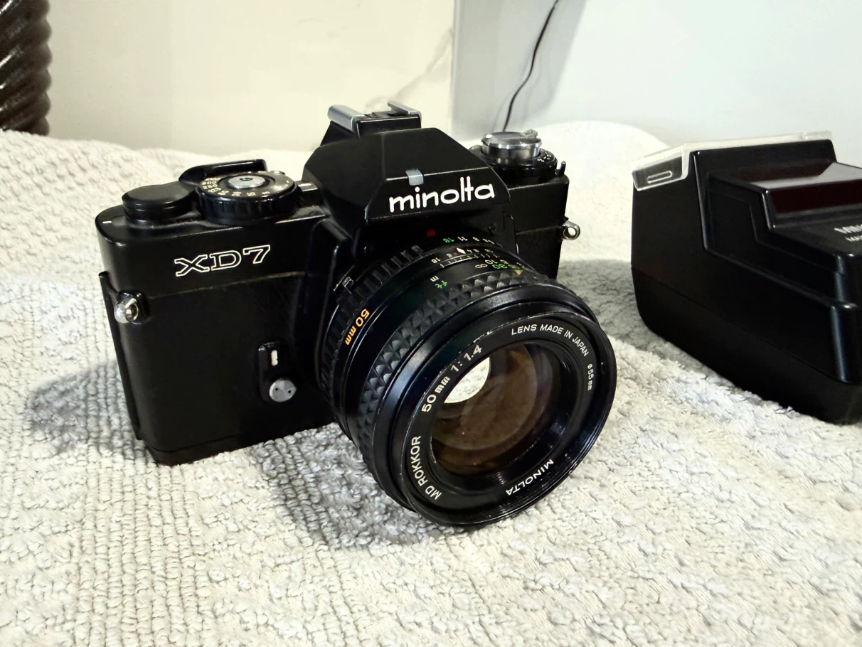 Minolta XD7 35mm Film Camera with 50mm Lens and Flash - photo 5
