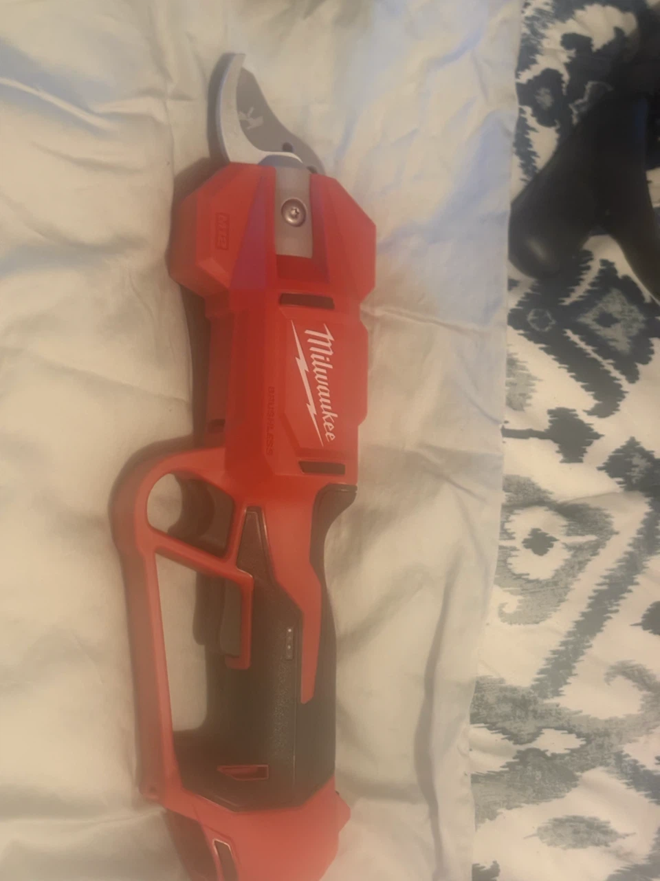 Milwaukee M12 Brushless Pruning Shears - photo 2