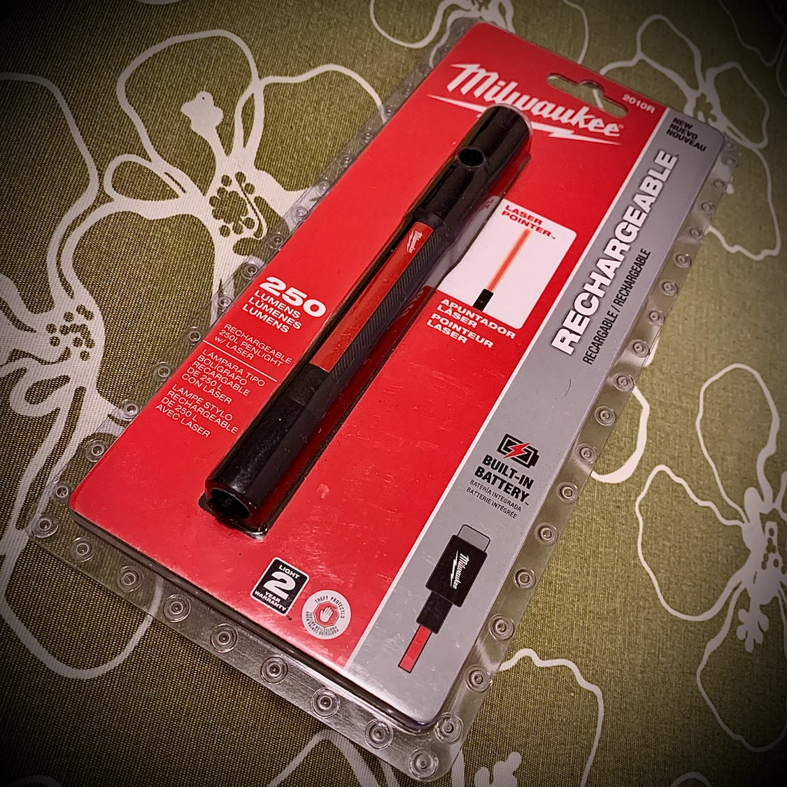 Milwaukee 250 Lumens Rechargeable Penlight with Laser - photo 3