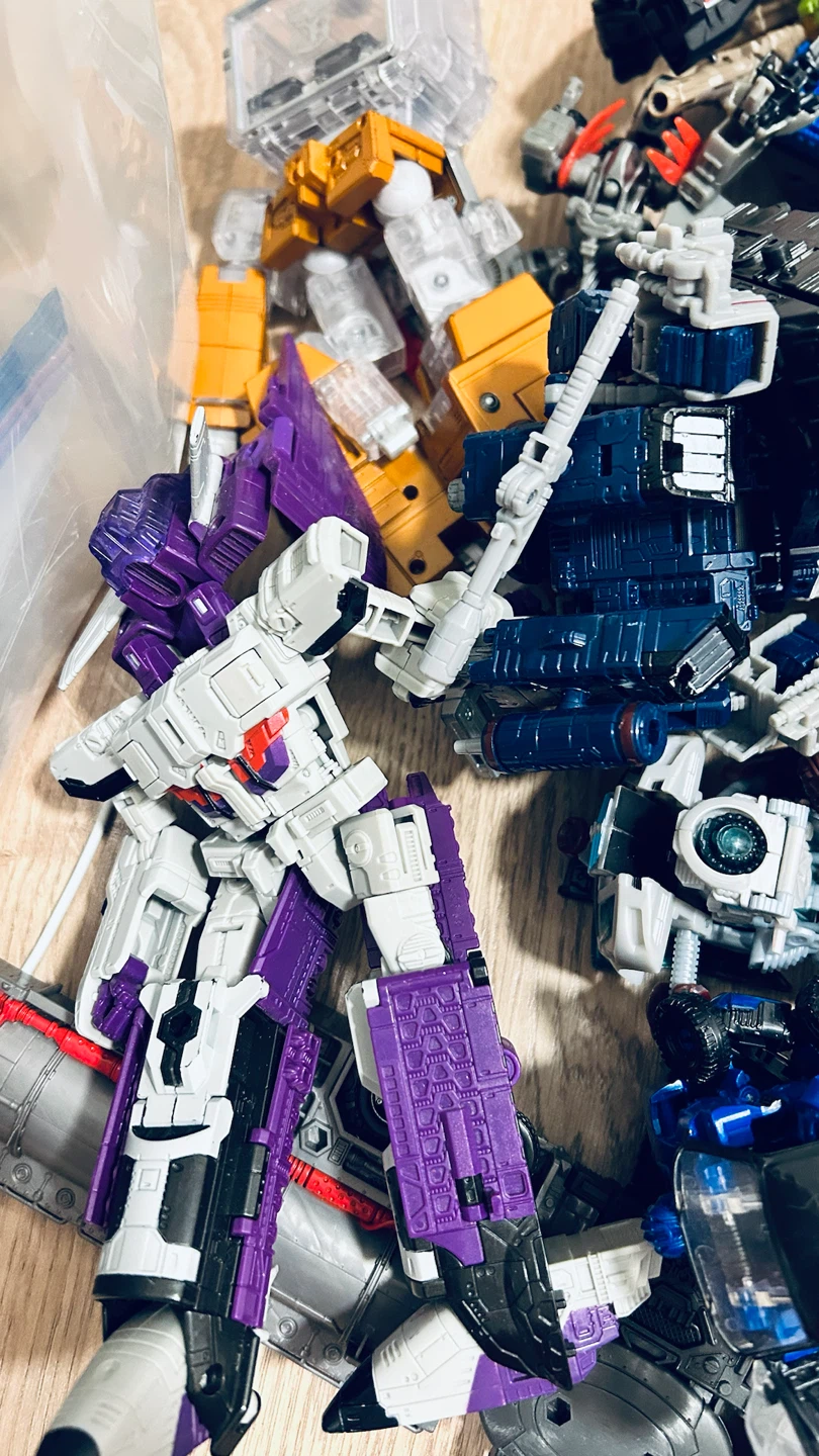 Transformers Action Figures & Parts – Large Mixed Lot - photo 2