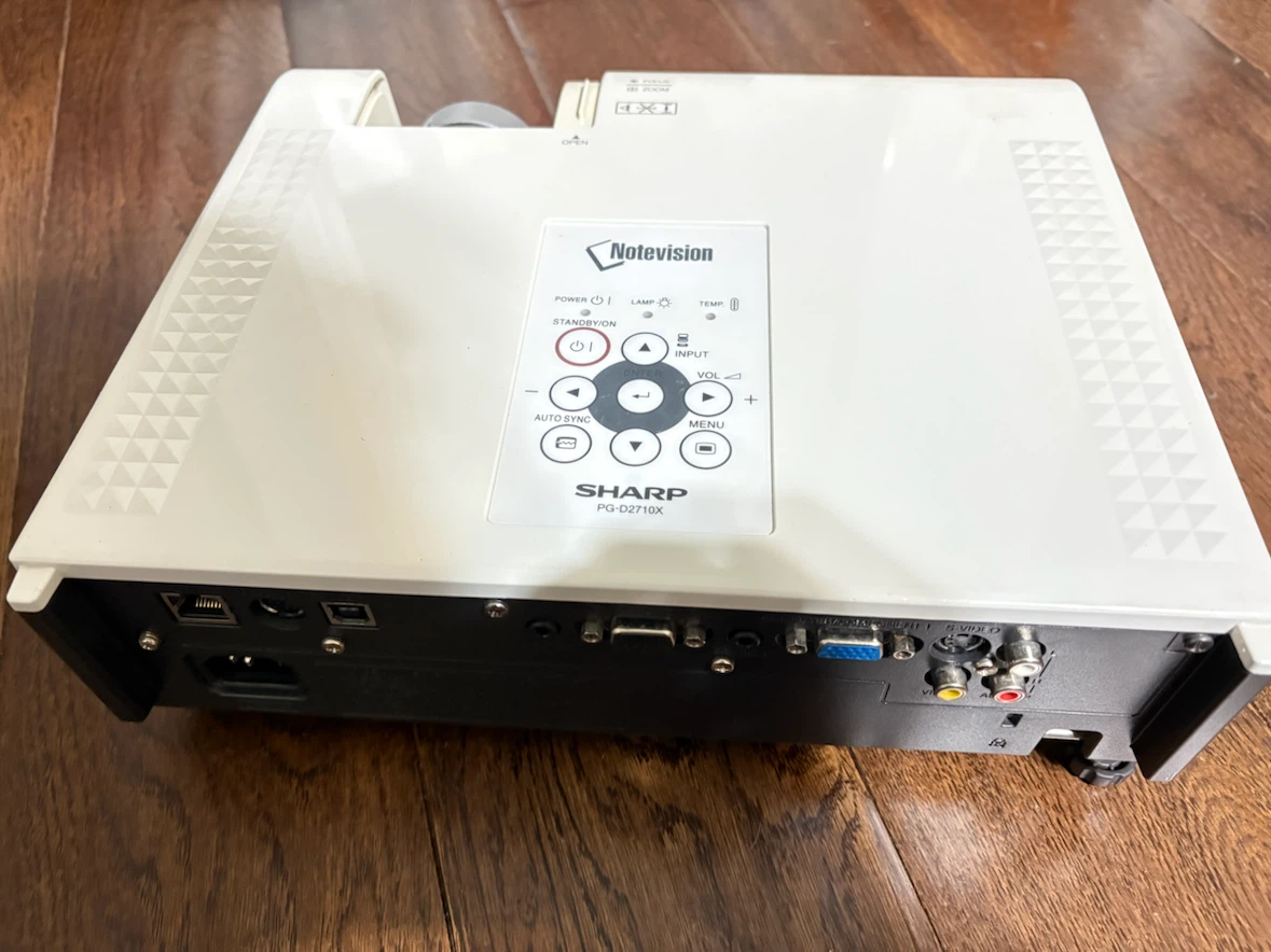 Sharp Notevision PG-D2710X DLP Projector