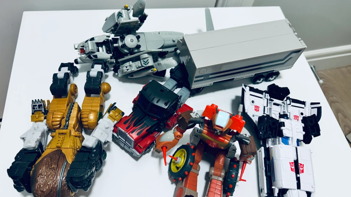 Transformers Action Figures & Vehicles – Lot of 6 – Optimus - photo 2