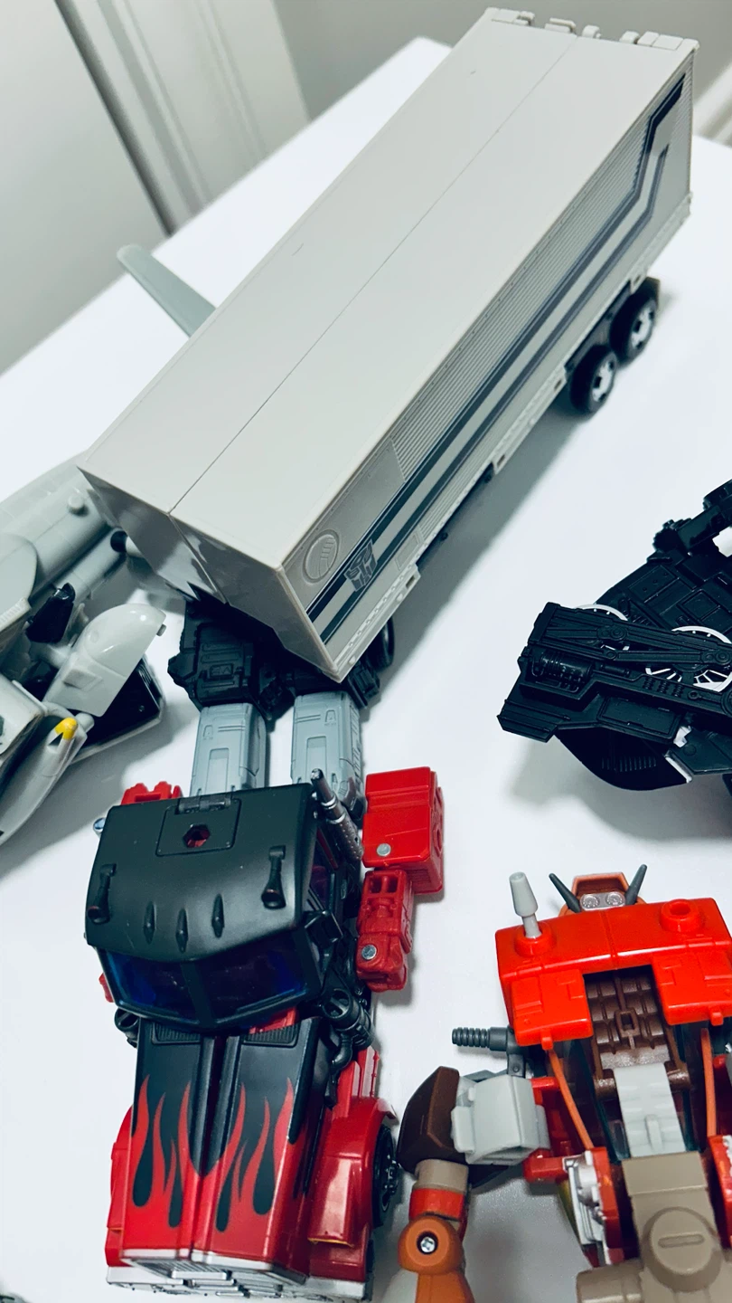 Transformers Action Figures & Vehicles – Lot of 6 – Optimus - photo 5