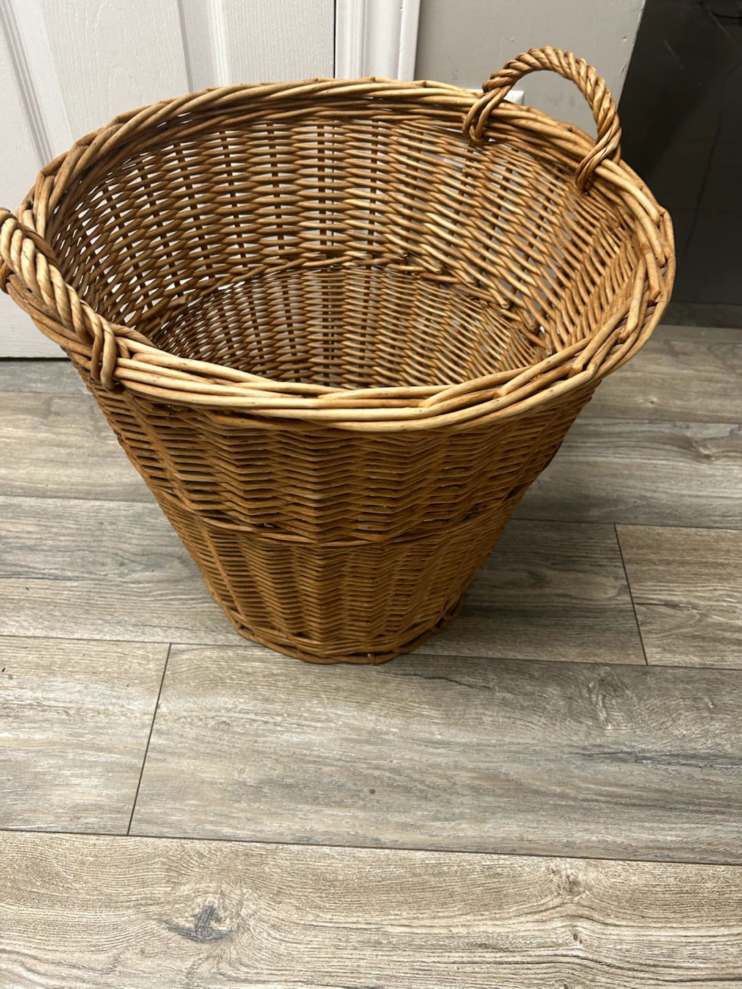 Large Wicker Laundry Basket - photo 2