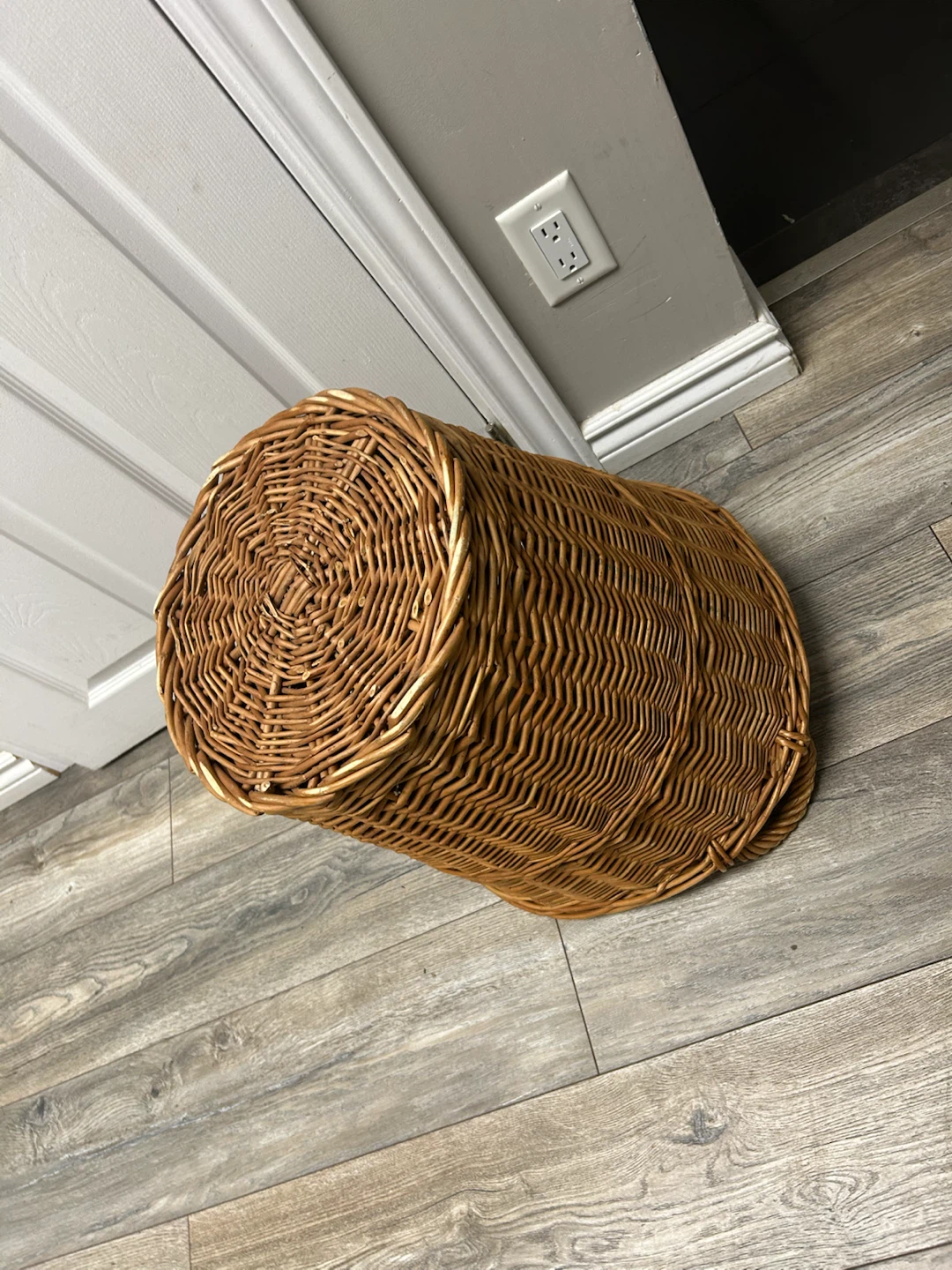 Large Wicker Laundry Basket - photo 3