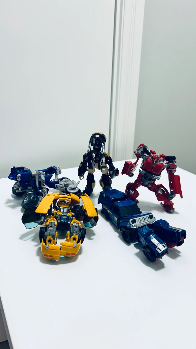 Transformers Action Figures – Lot of 5 – Bumblebee – Sold As Is