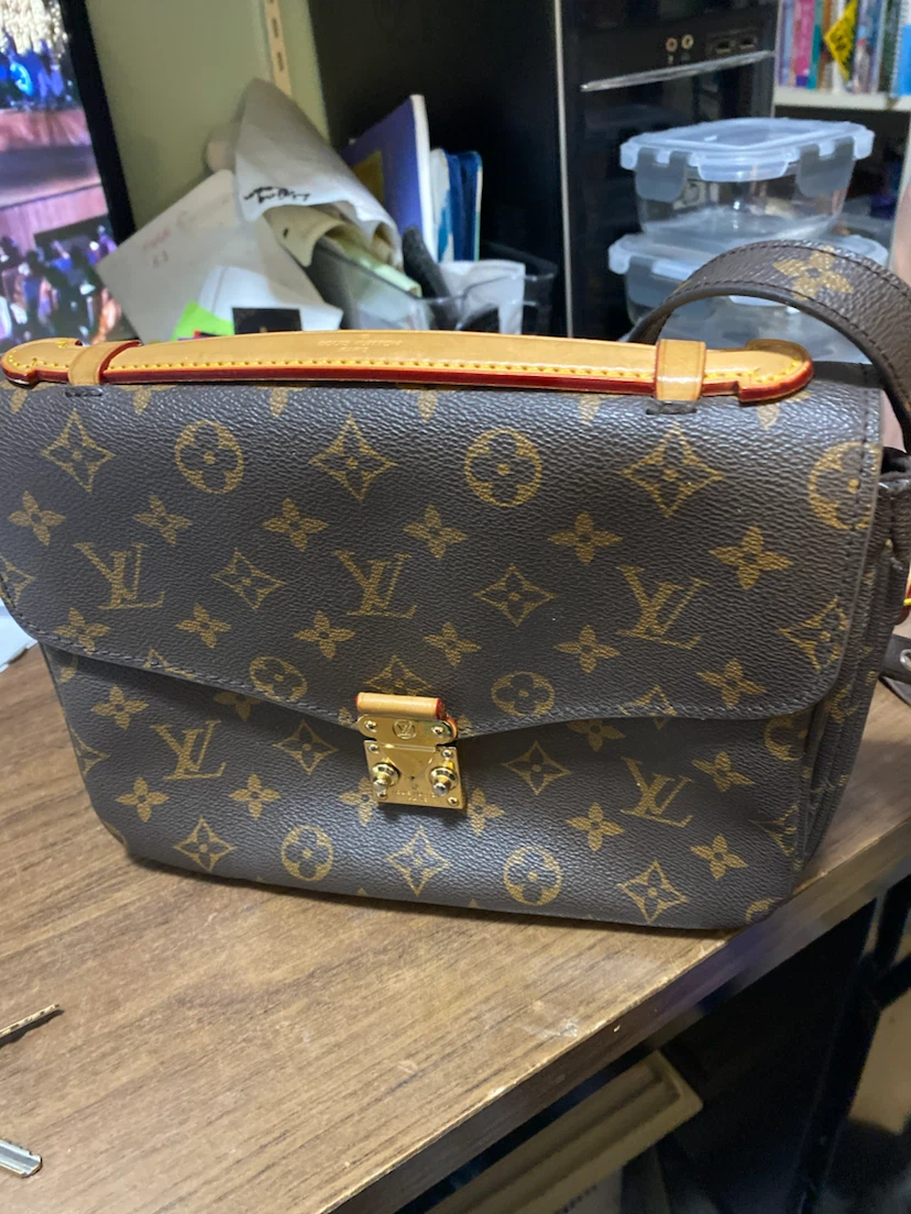 Louis Vuitton Monogram Shoulder Bag - photo 2