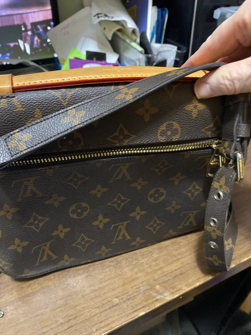 Louis Vuitton Monogram Shoulder Bag - photo 3