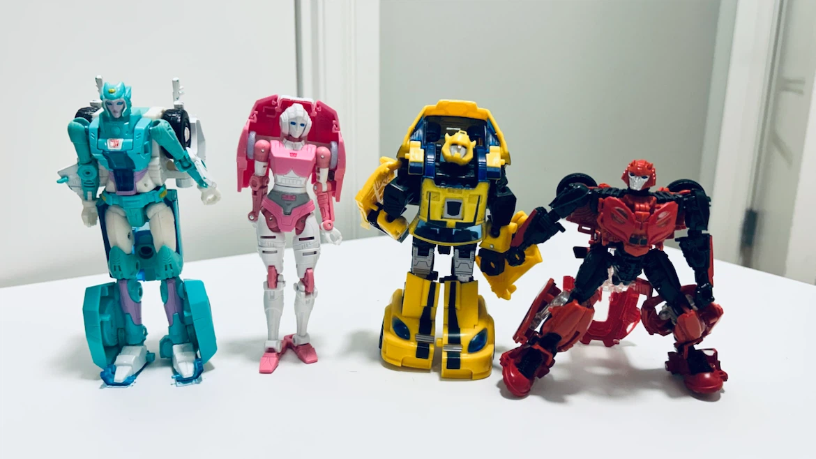 Transformers Autobots – Lot of 4 – Bumblebee, Arcee – Sold As Is