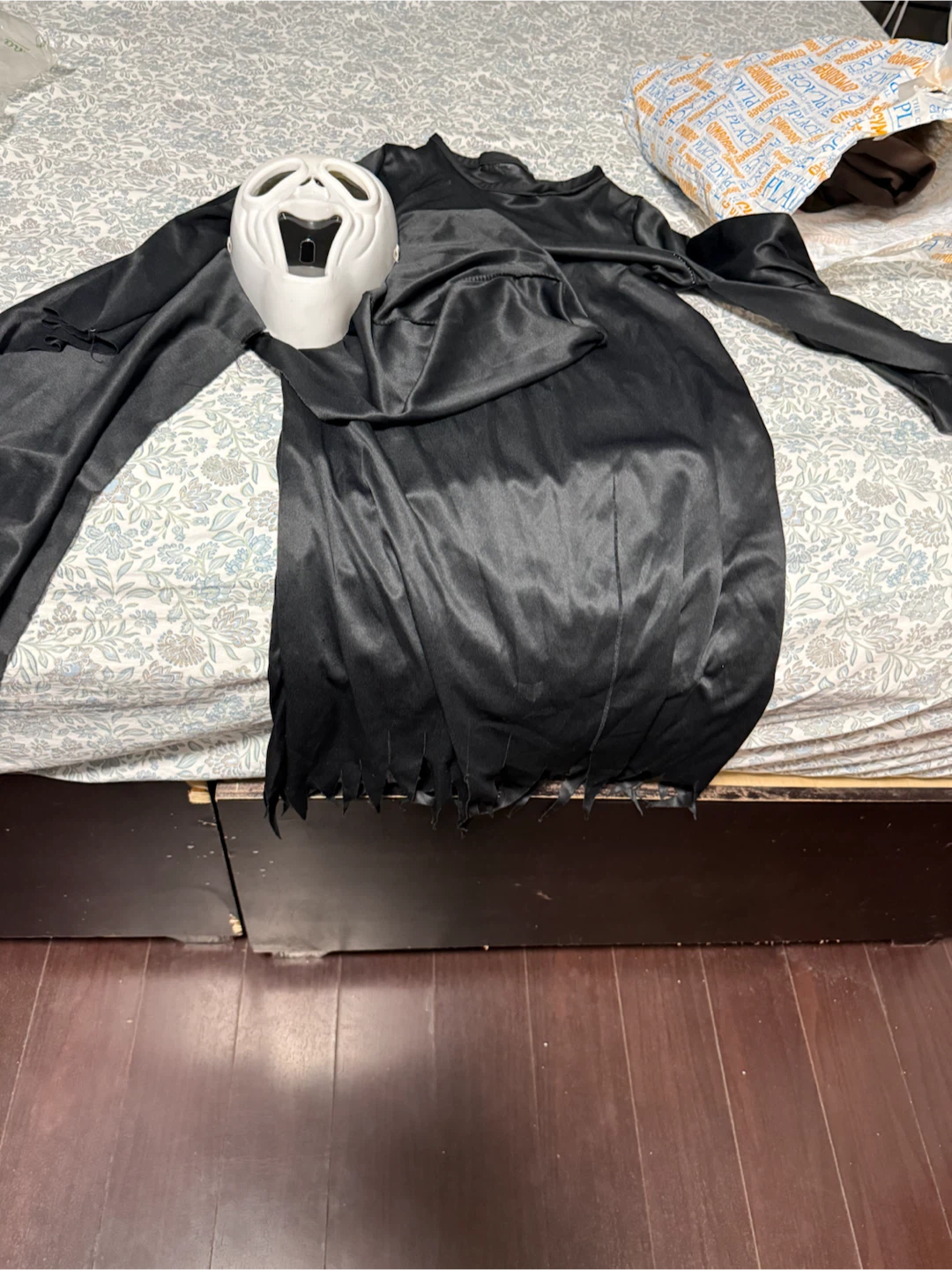Ghost Face Halloween Costume - photo 2
