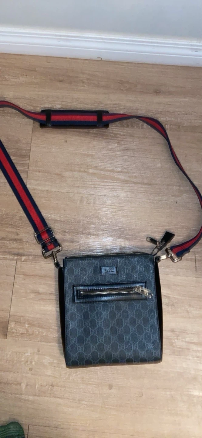 Gucci GG Supreme Messenger Bag - photo 2