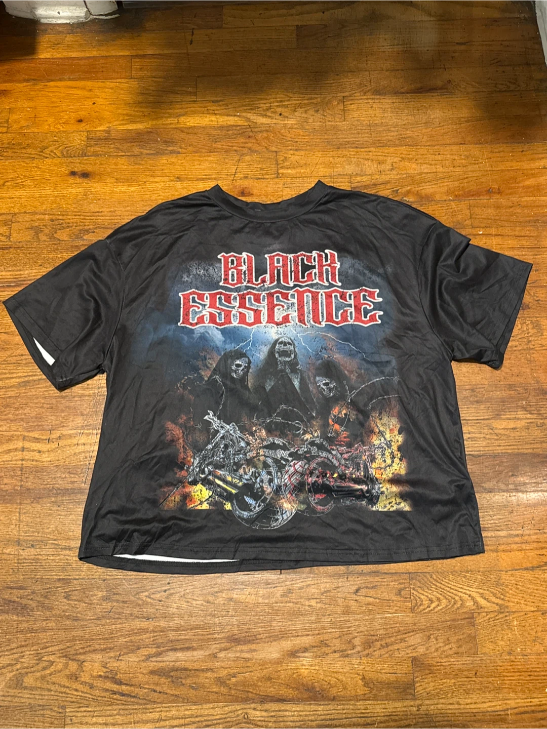Size Large Black Essence Graphic T-Shirt