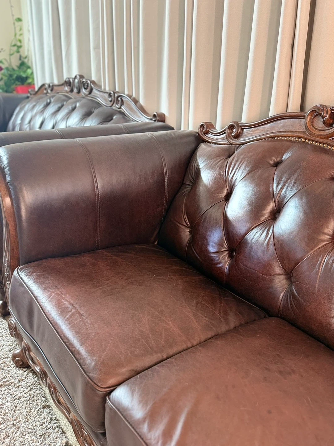 Classic Brown Tufted Leather Loveseat - photo 2