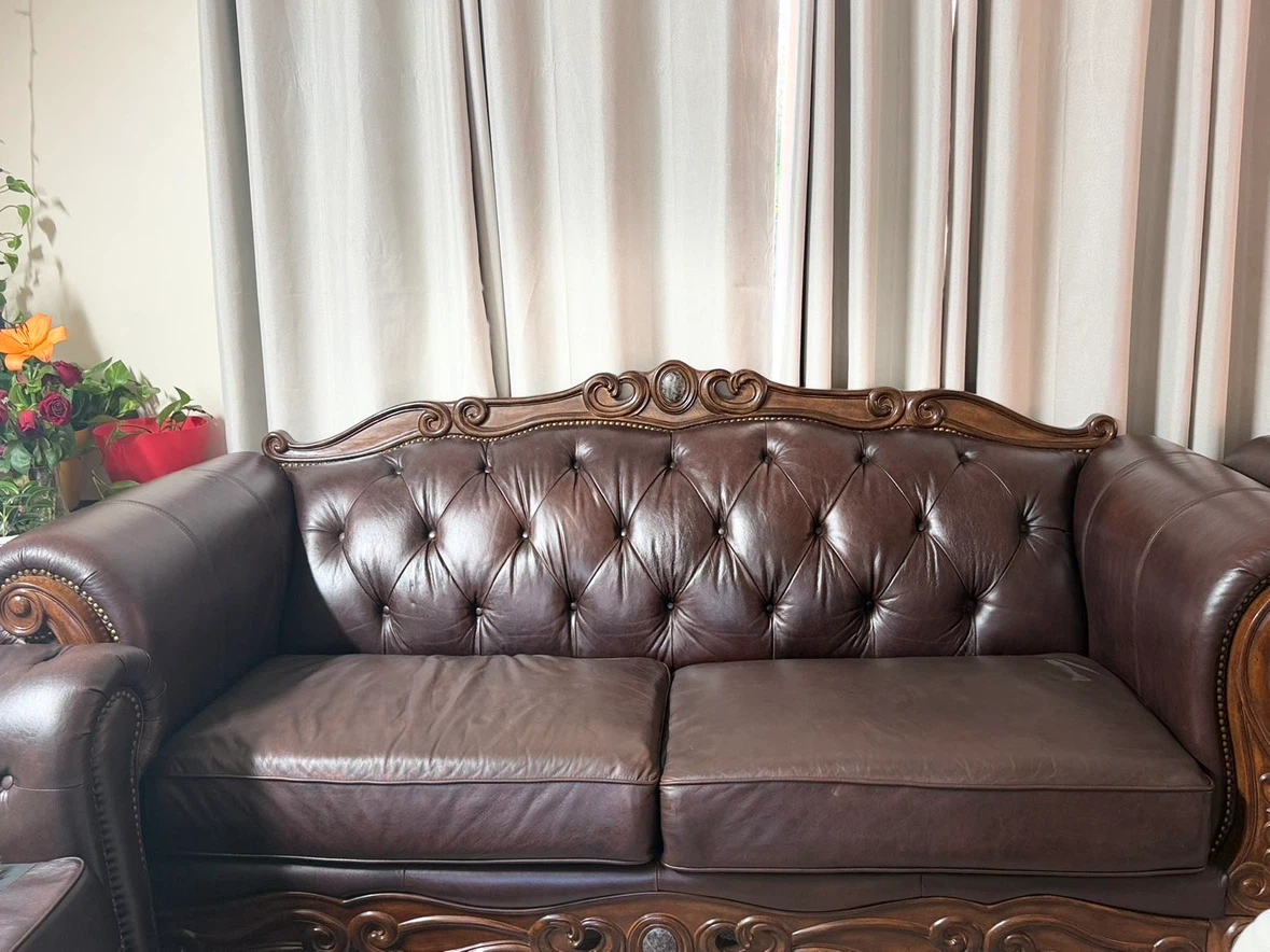 Classic Brown Tufted Leather Loveseat - photo 3