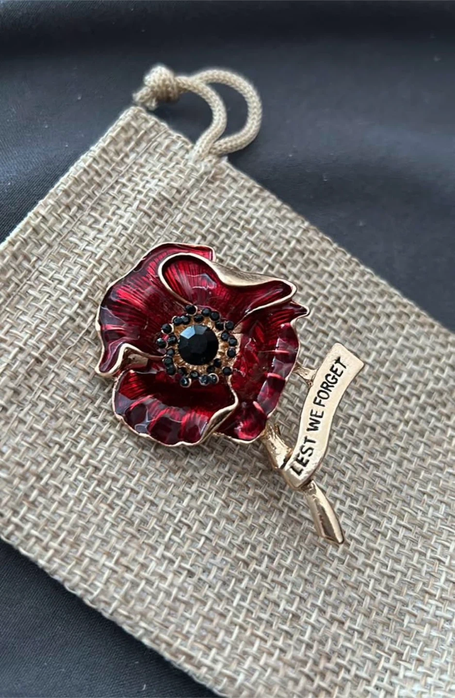 “Lest we forget” Remembrance Day Poppy Brooch