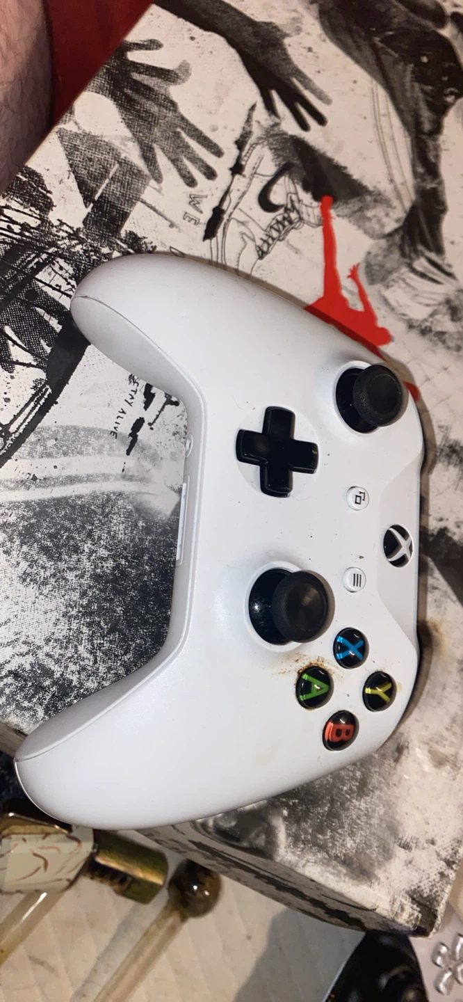 White Xbox Wireless Controller