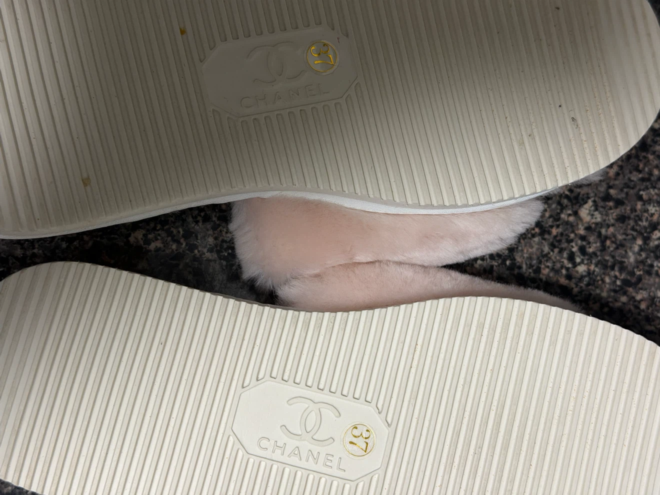 Chanel Faux Fur Slides Pink - photo 3