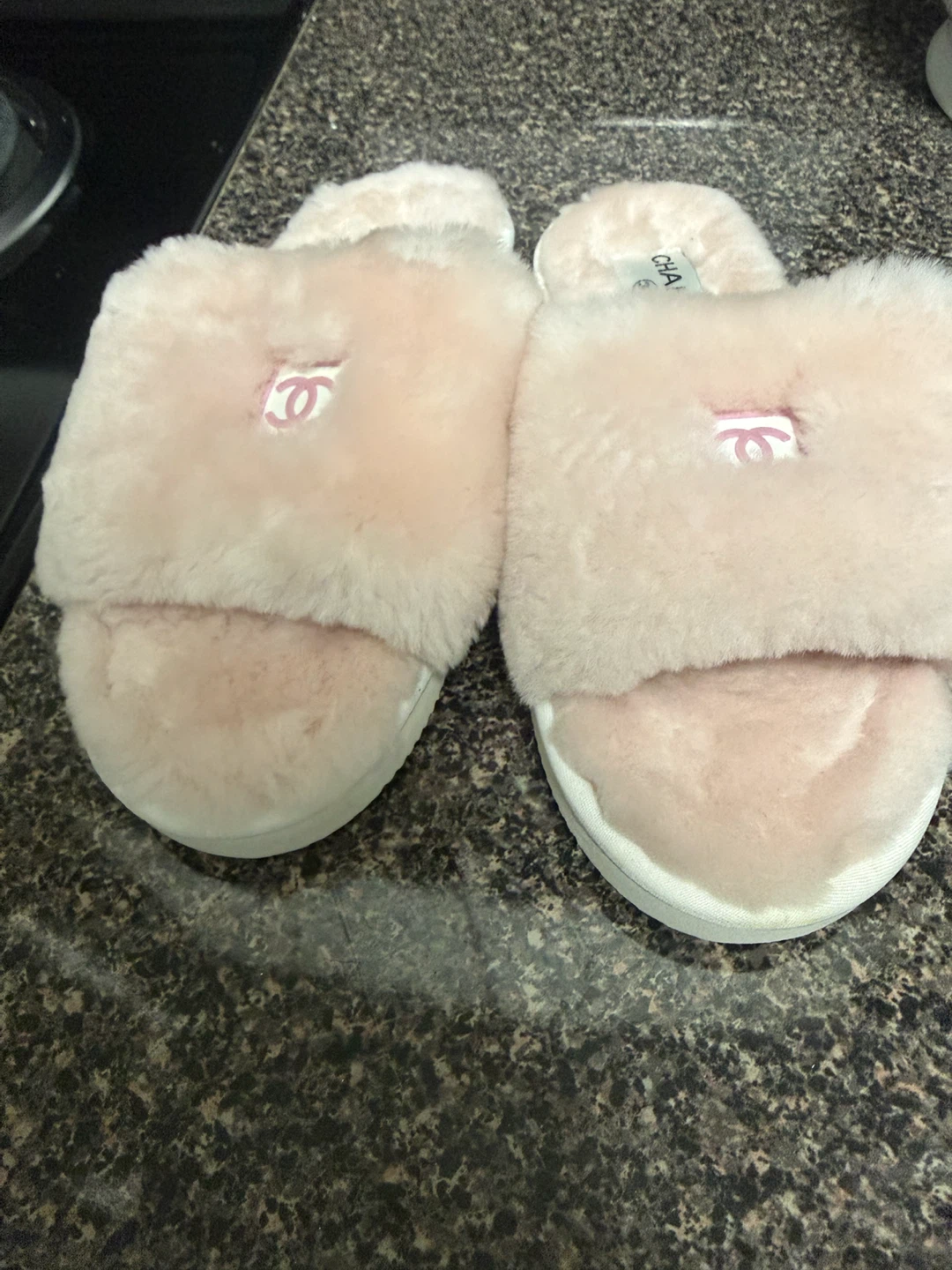 Chanel Faux Fur Slides Pink - photo 4