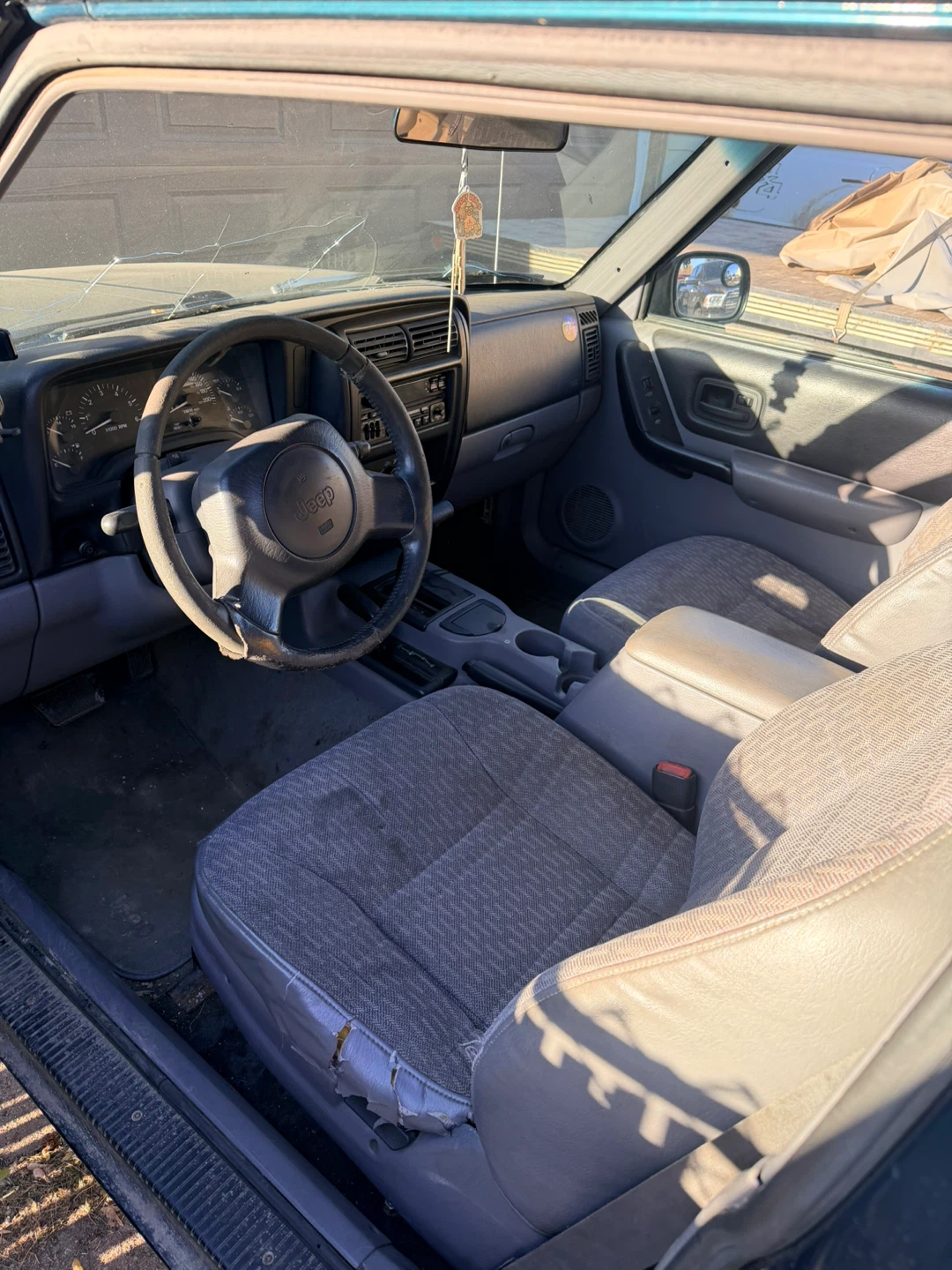 Jeep Cherokee - photo 5