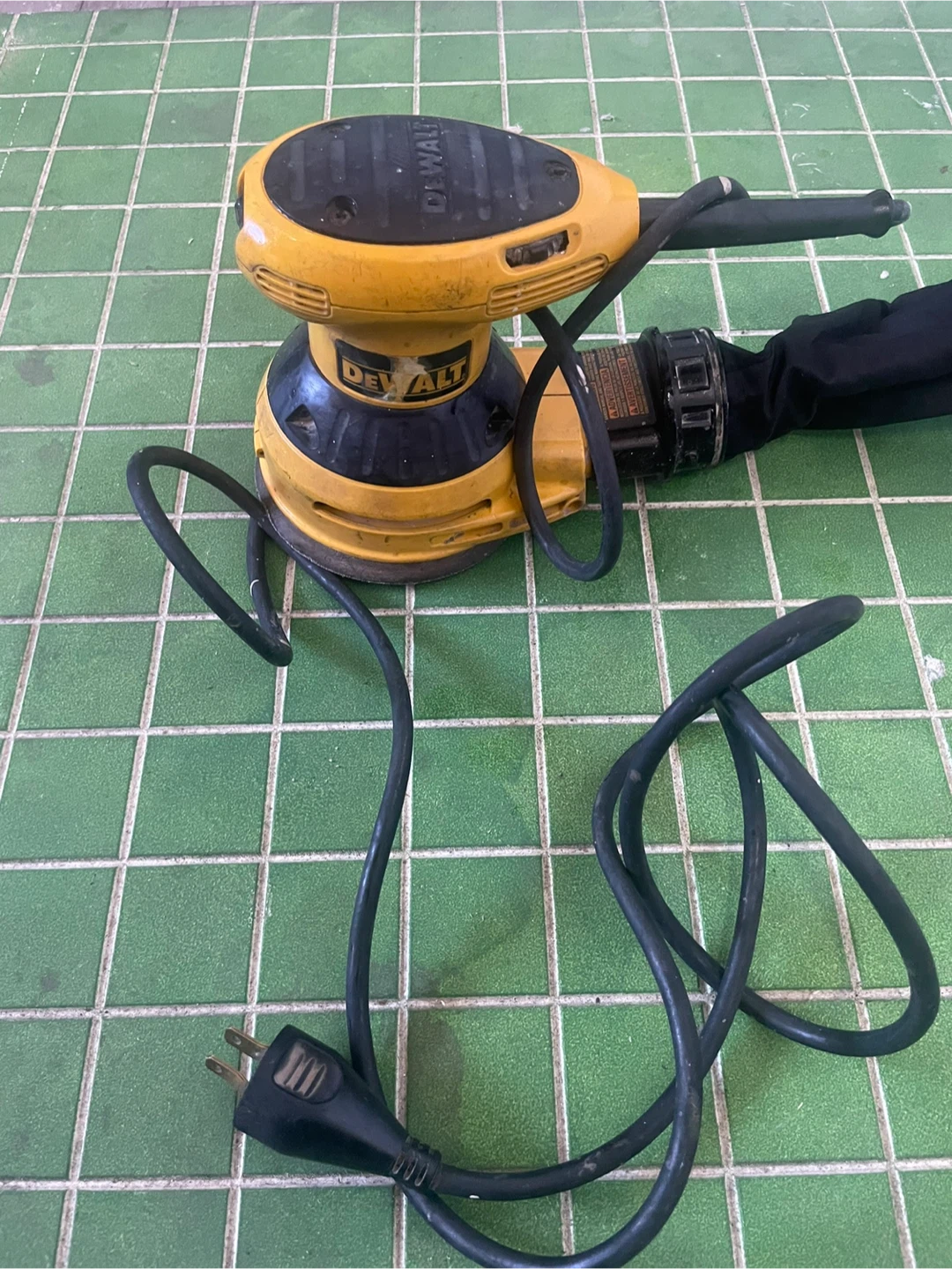 DeWalt Random Orbit Sander - photo 2