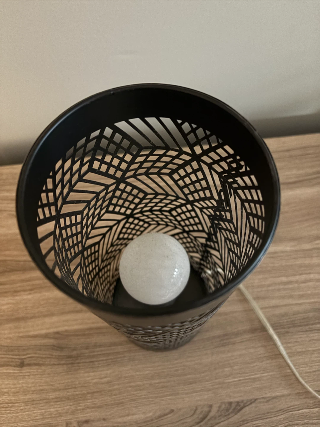 Black geometric cylinder table lamp - photo 2