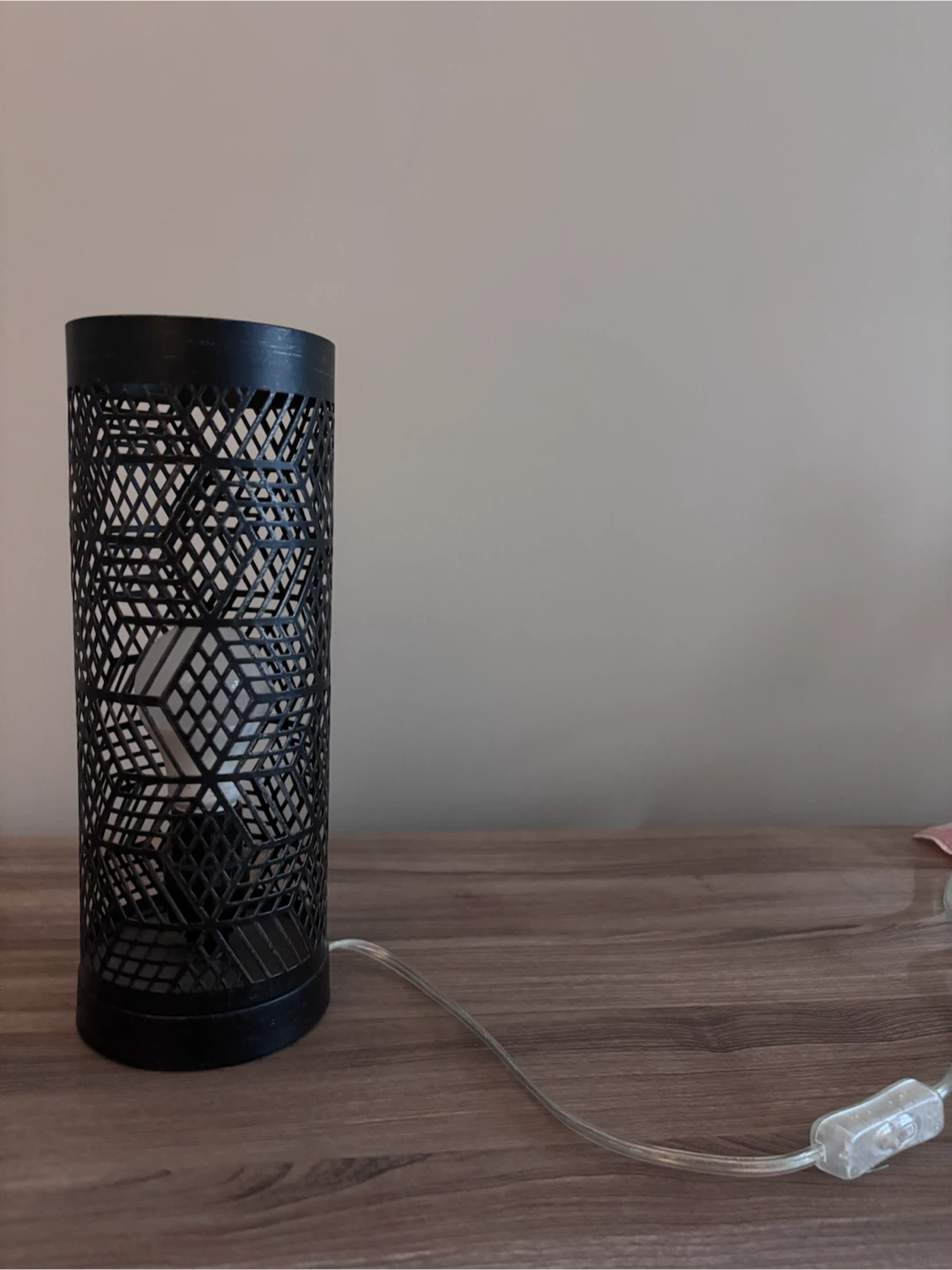 Black geometric cylinder table lamp - photo 3