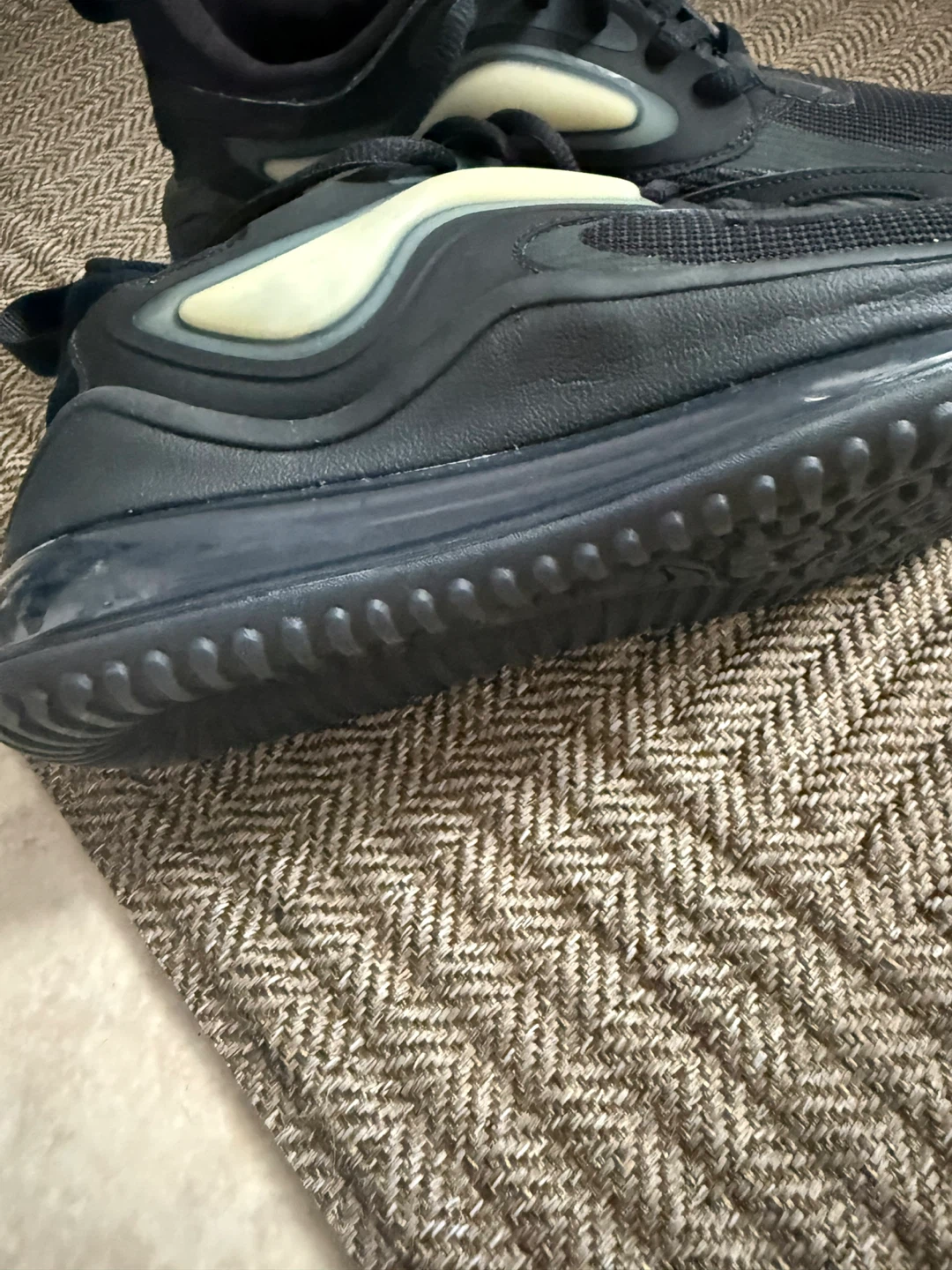 Nike Air Max 720 Triple Black