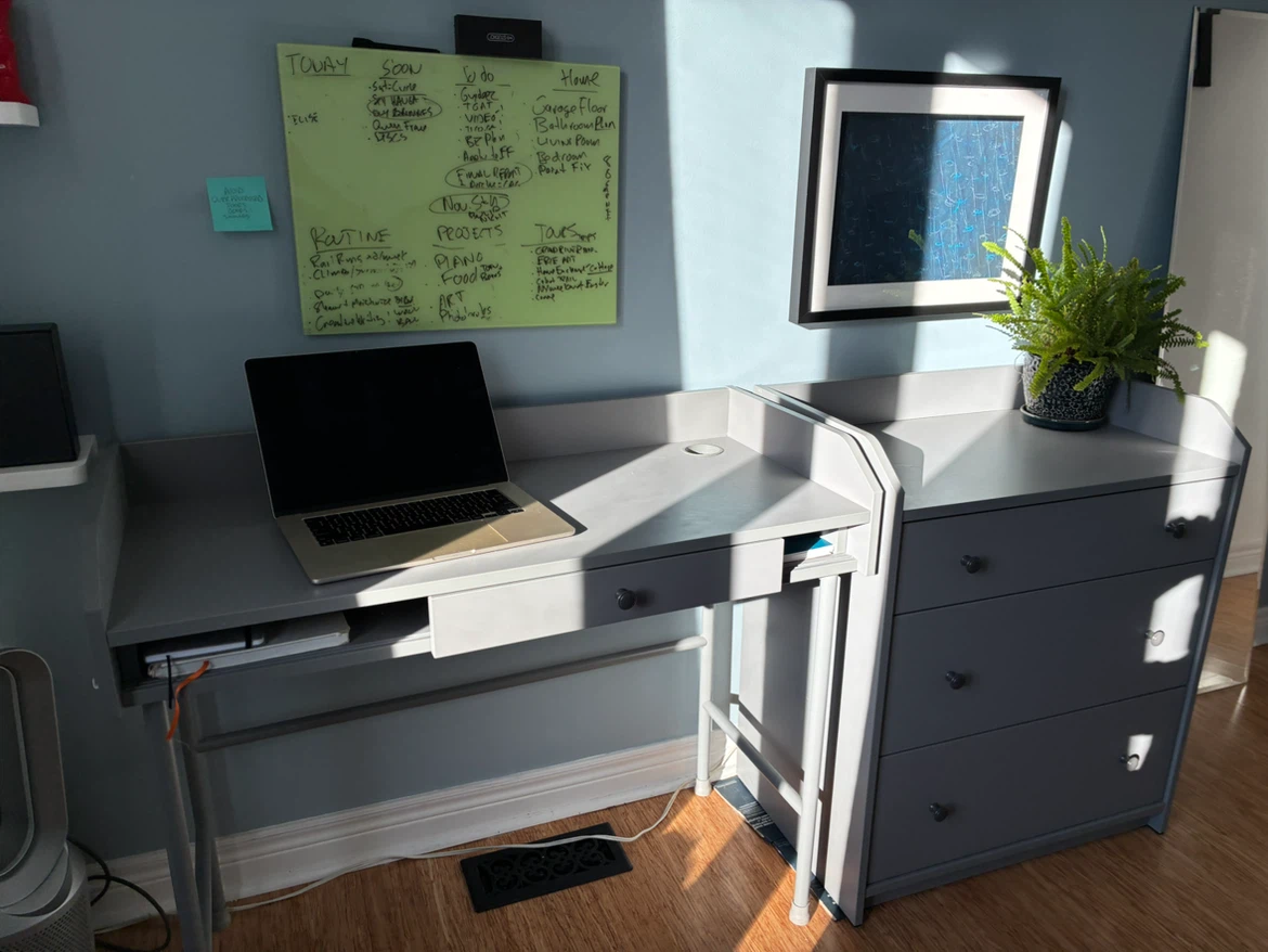 Grey computer desk. - photo 2