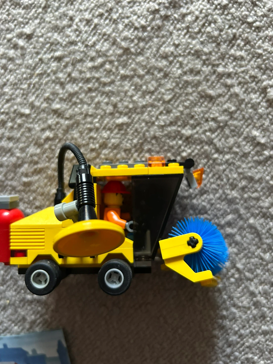 LEGO City 7242 Street Sweeper - photo 3