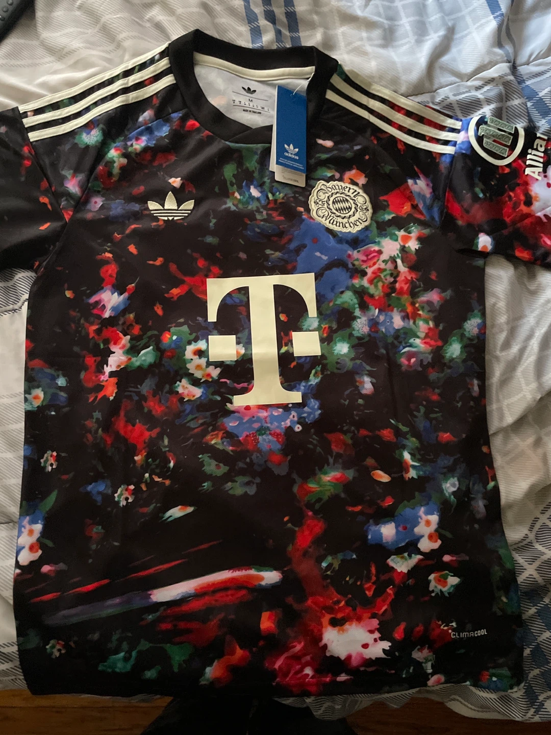Adidas Bayern Munich Olise 17 Oktoberfest Jersey - photo 2