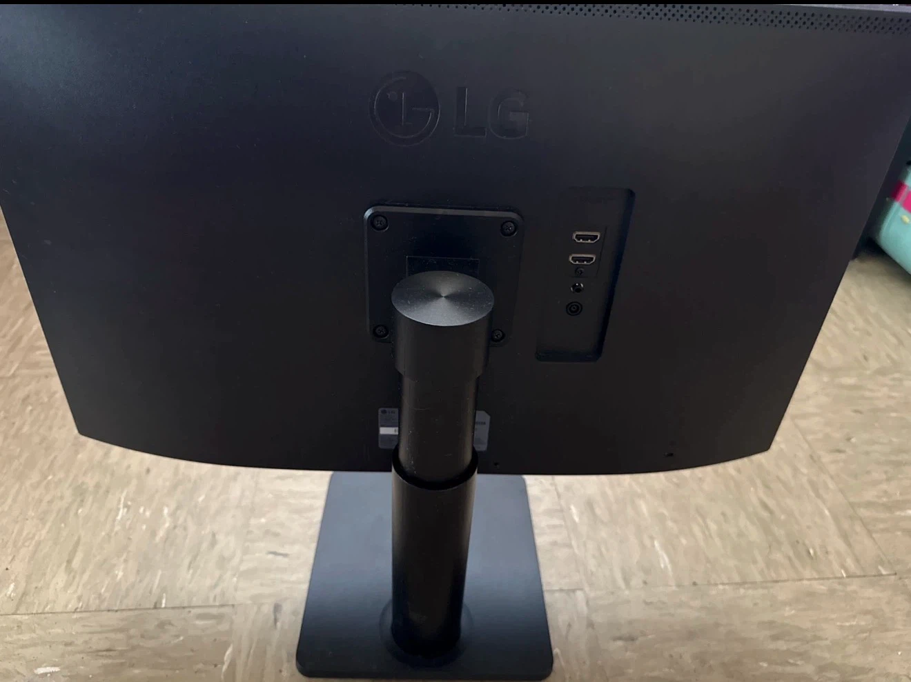 27' LG monitor (NEED GONE) - photo 2