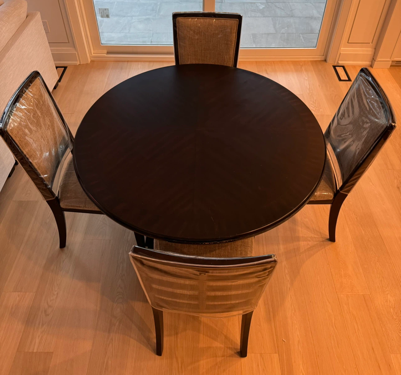 Round Dining Table with Four Chairs