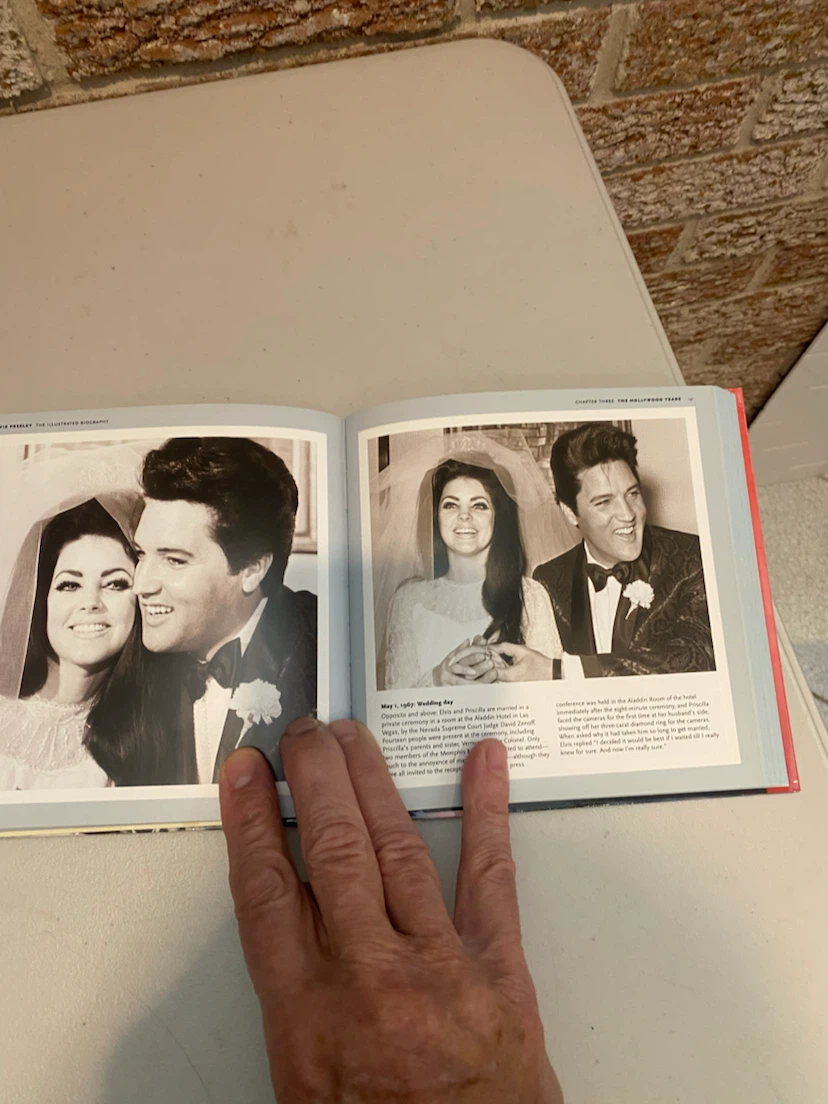 Elvis: The Illustrated Biography - photo 3