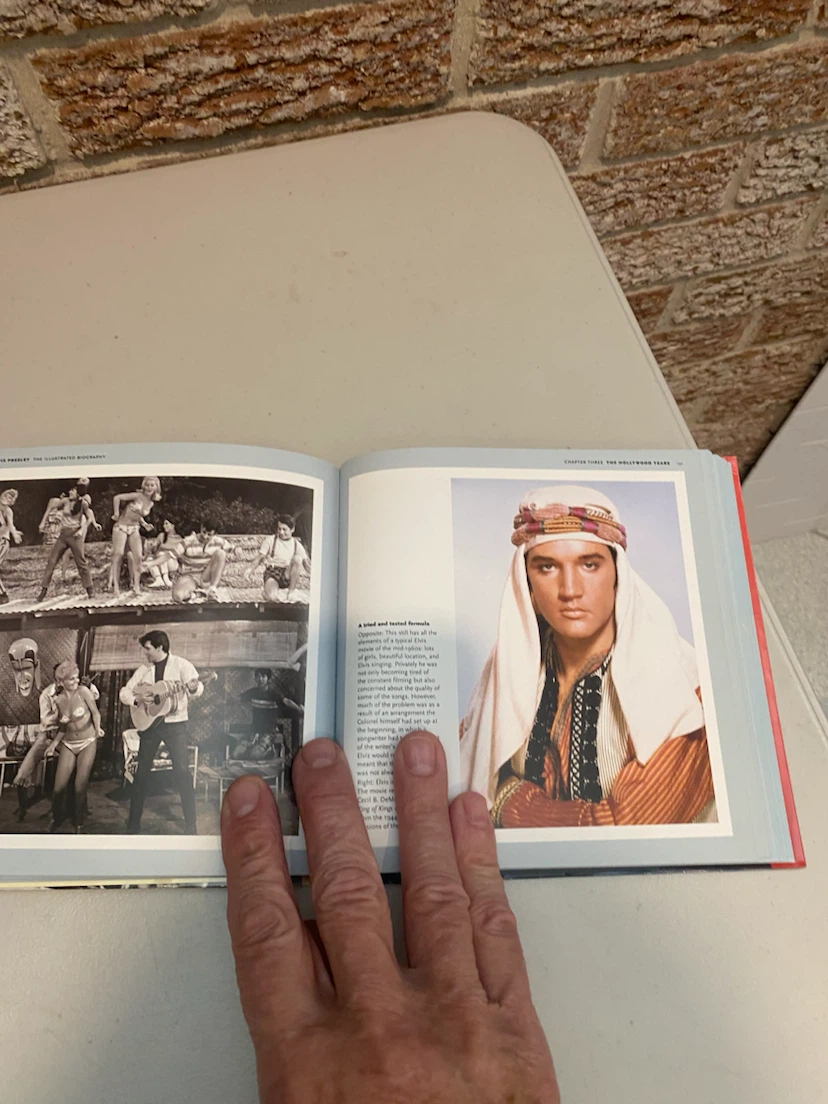Elvis: The Illustrated Biography - photo 4