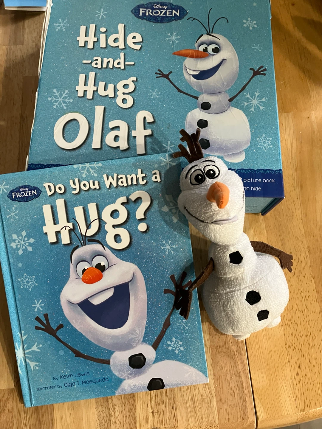 Disney Frozen Hide-and-Hug Olaf Book and Toy