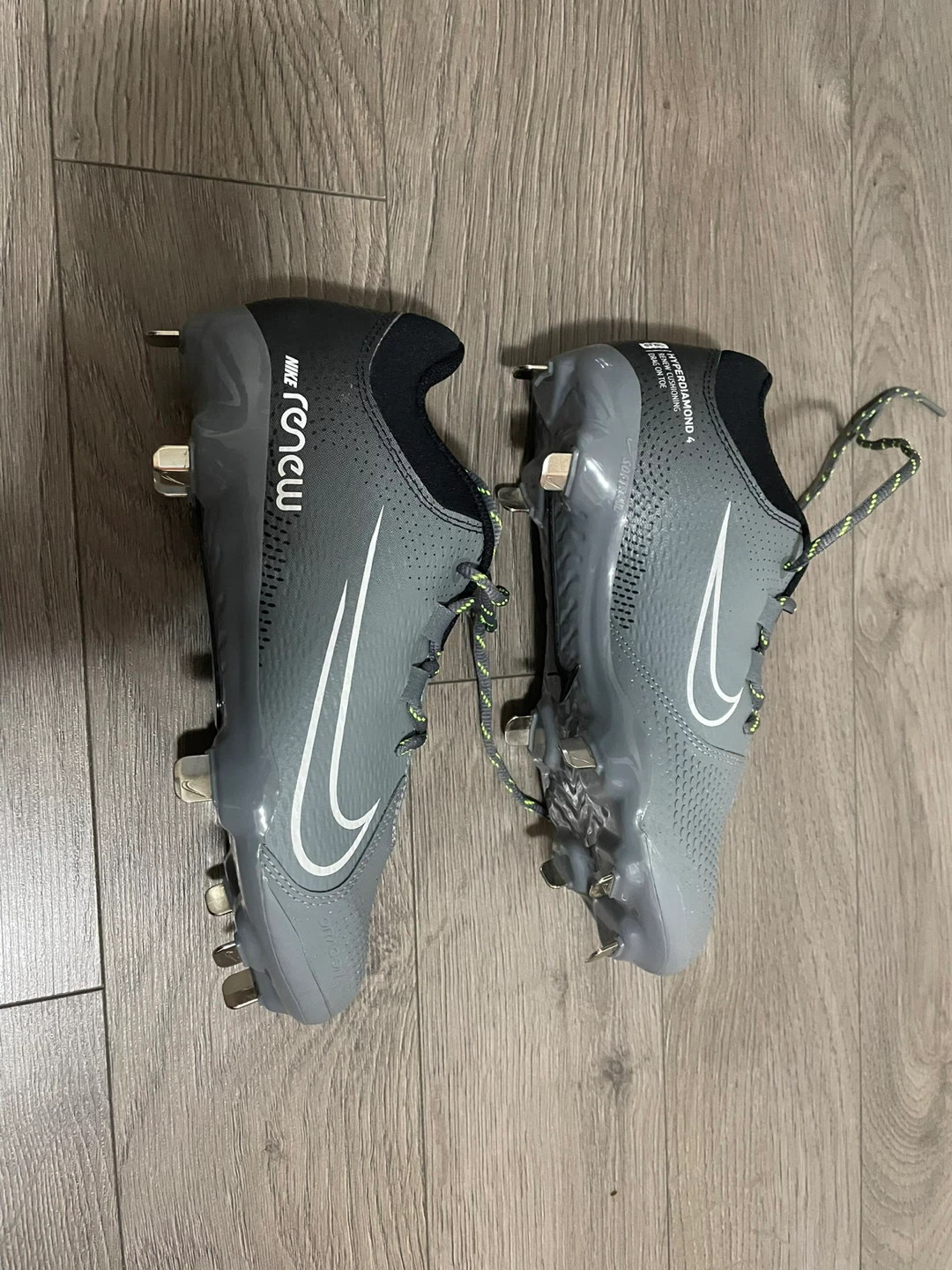 Nike Hyperdiamond 4 Pro women's metal softball cleats