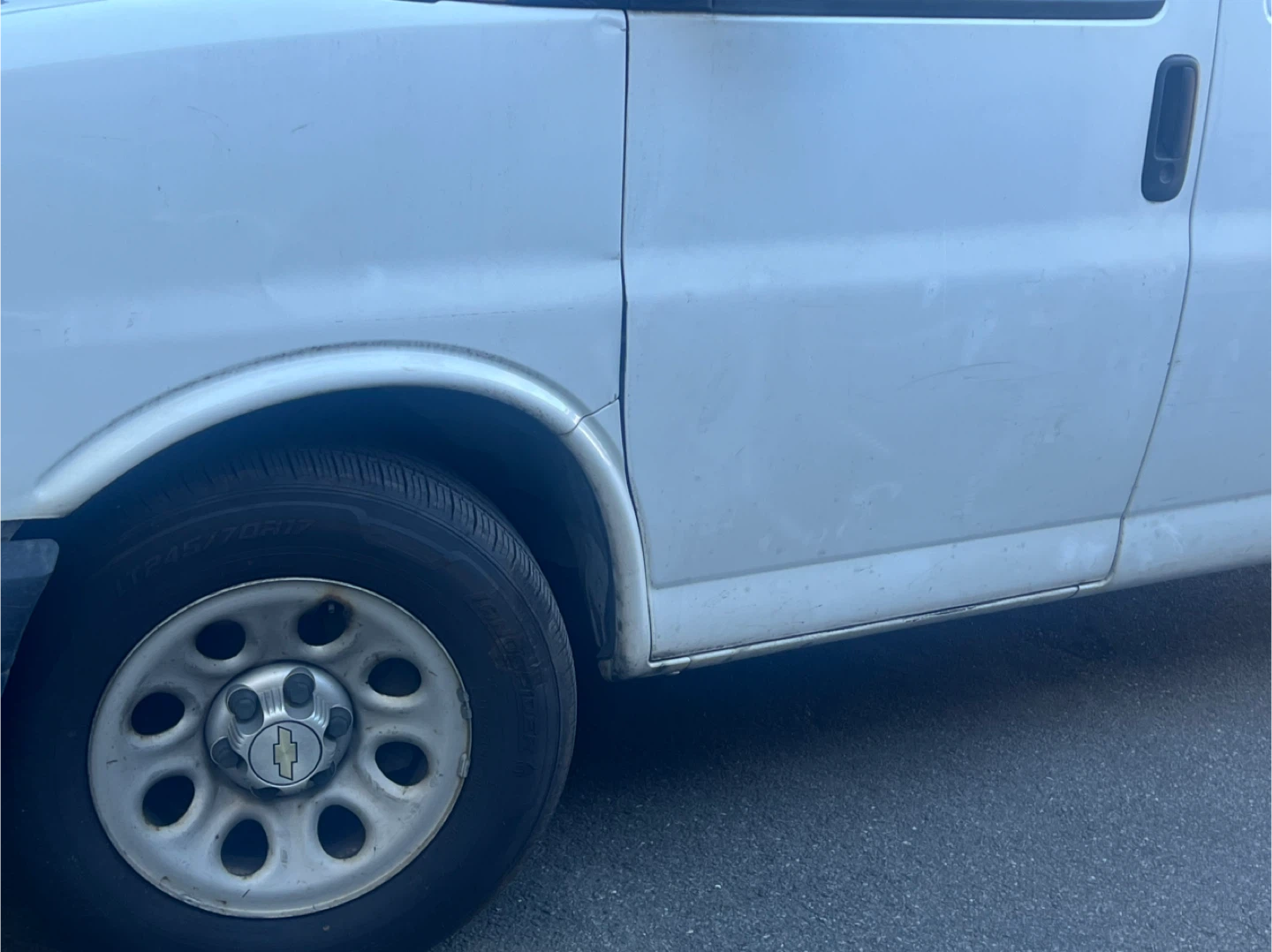 Chevrolet Express Cargo Van - photo 4