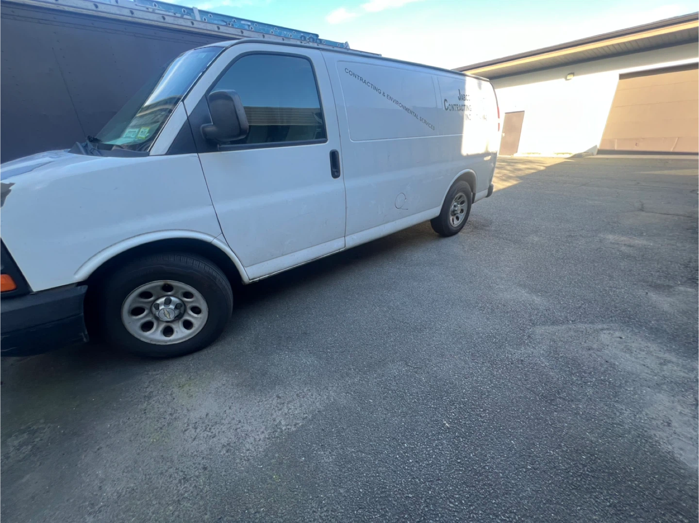 Chevrolet Express Cargo Van - photo 3