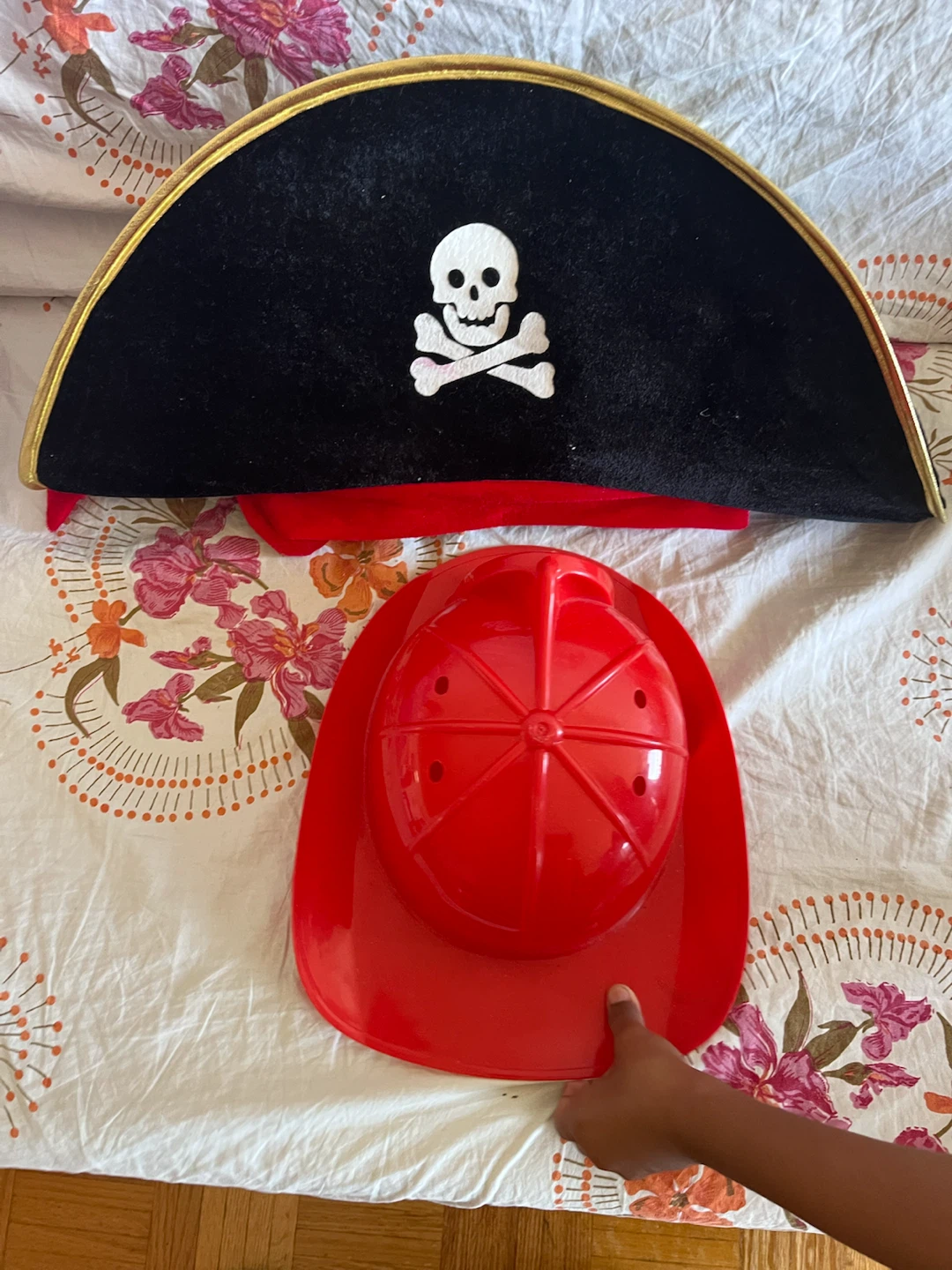 Set of two kid's costume hats