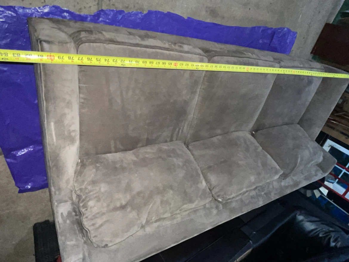 Clean Gray Velvet Three-Seater Sofa 🛋️ 💯 - photo 4