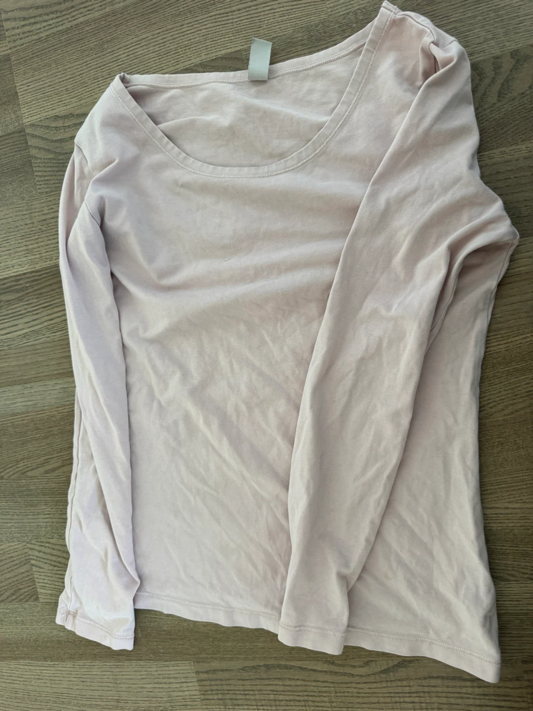 Alo styled Light pink long sleeve shirt