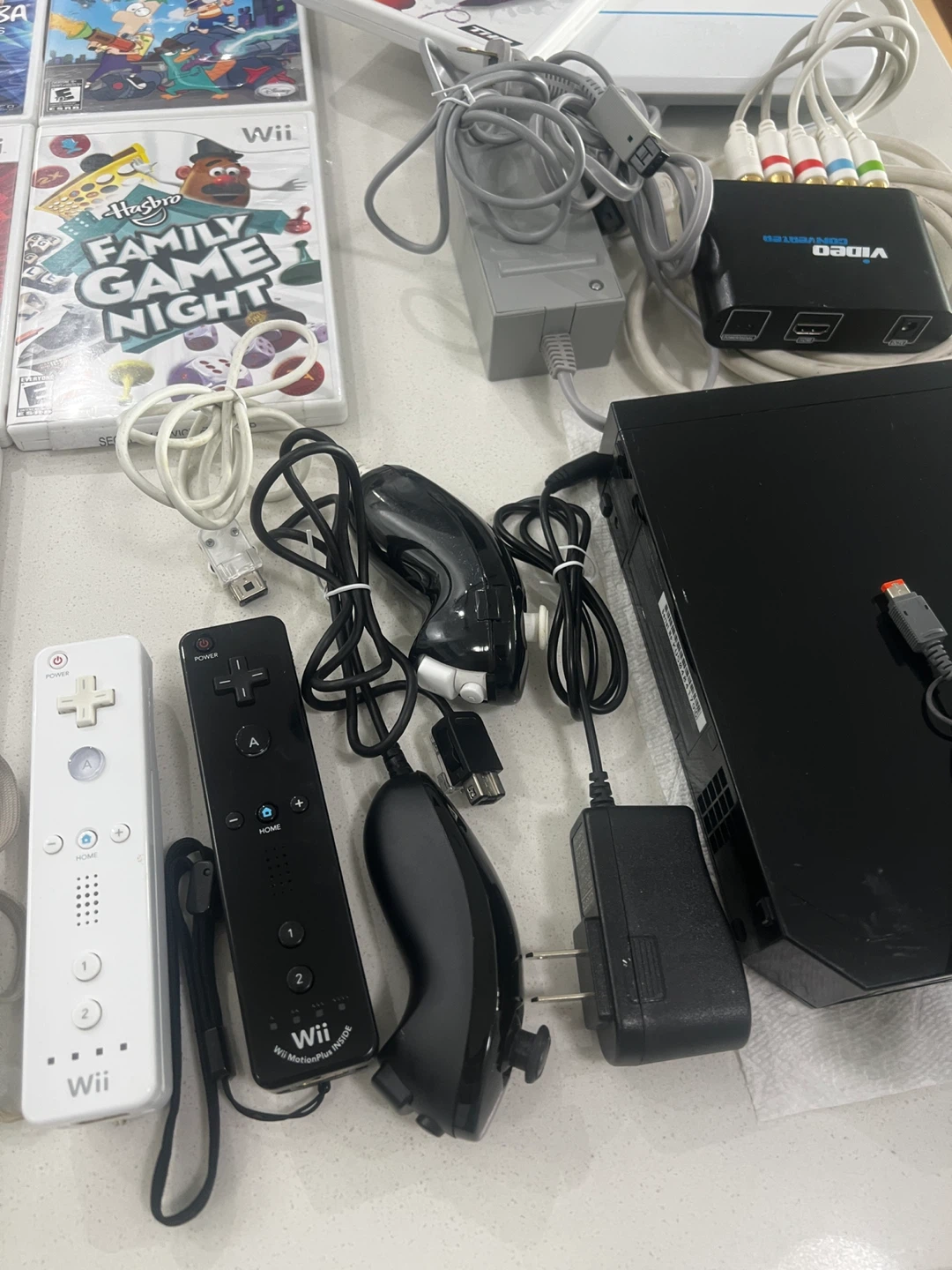 Nintendo Wii Console Bundle with Games and Accessories - photo 3