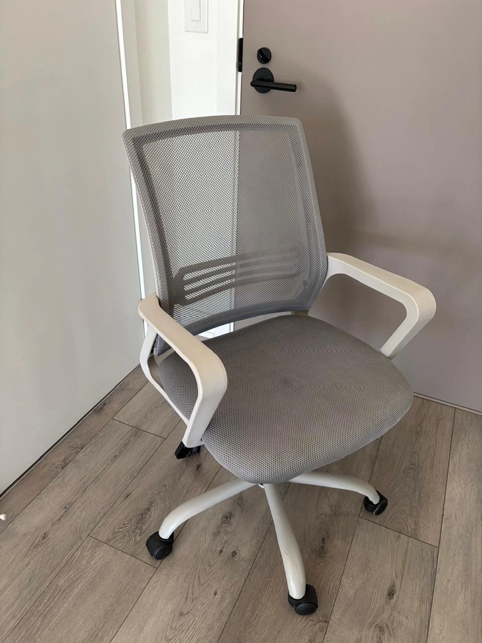 Grey Mesh Office Chair - photo 3