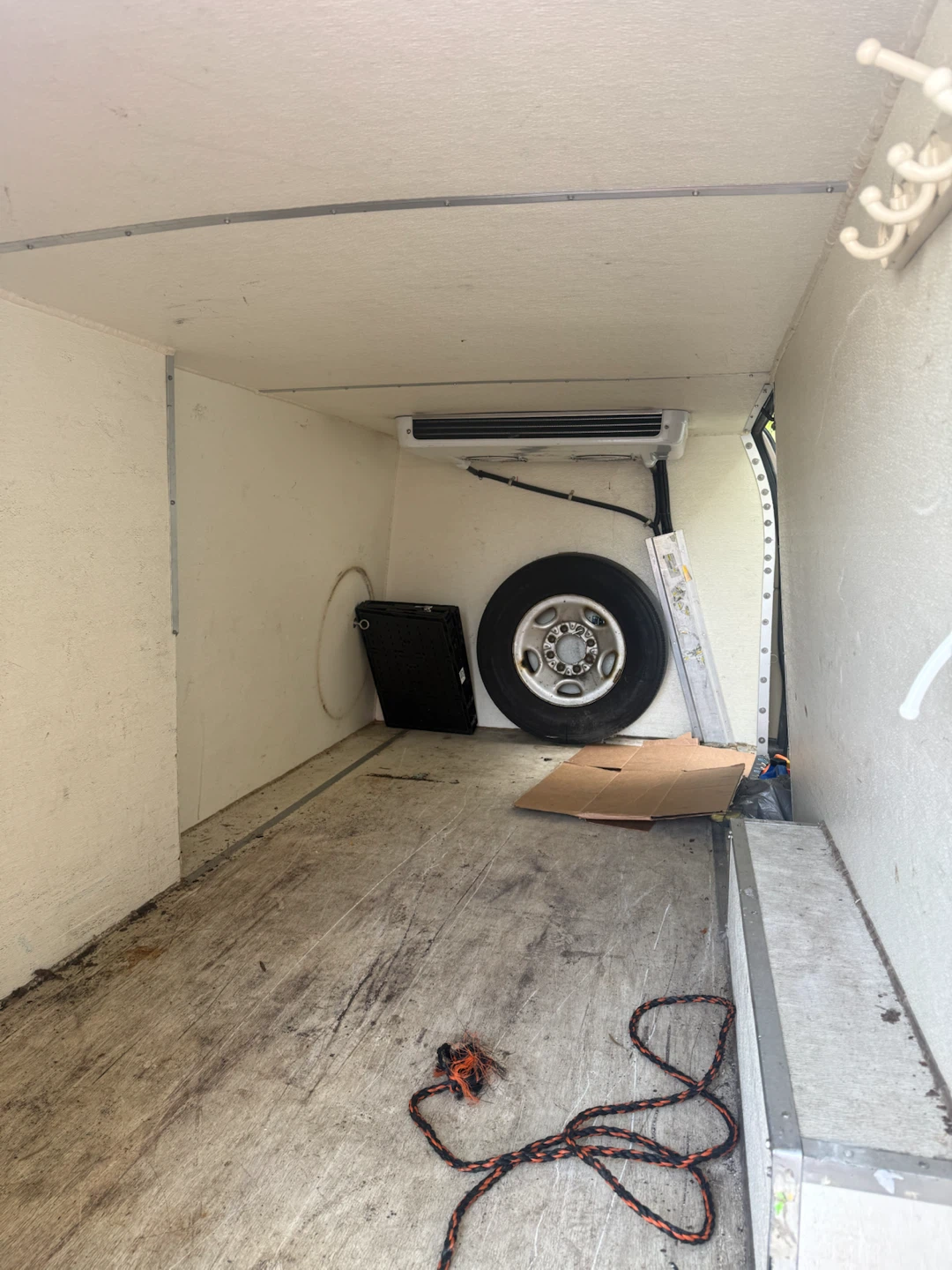 GMC Savana 3500 Refrigerated Cargo Van - photo 5