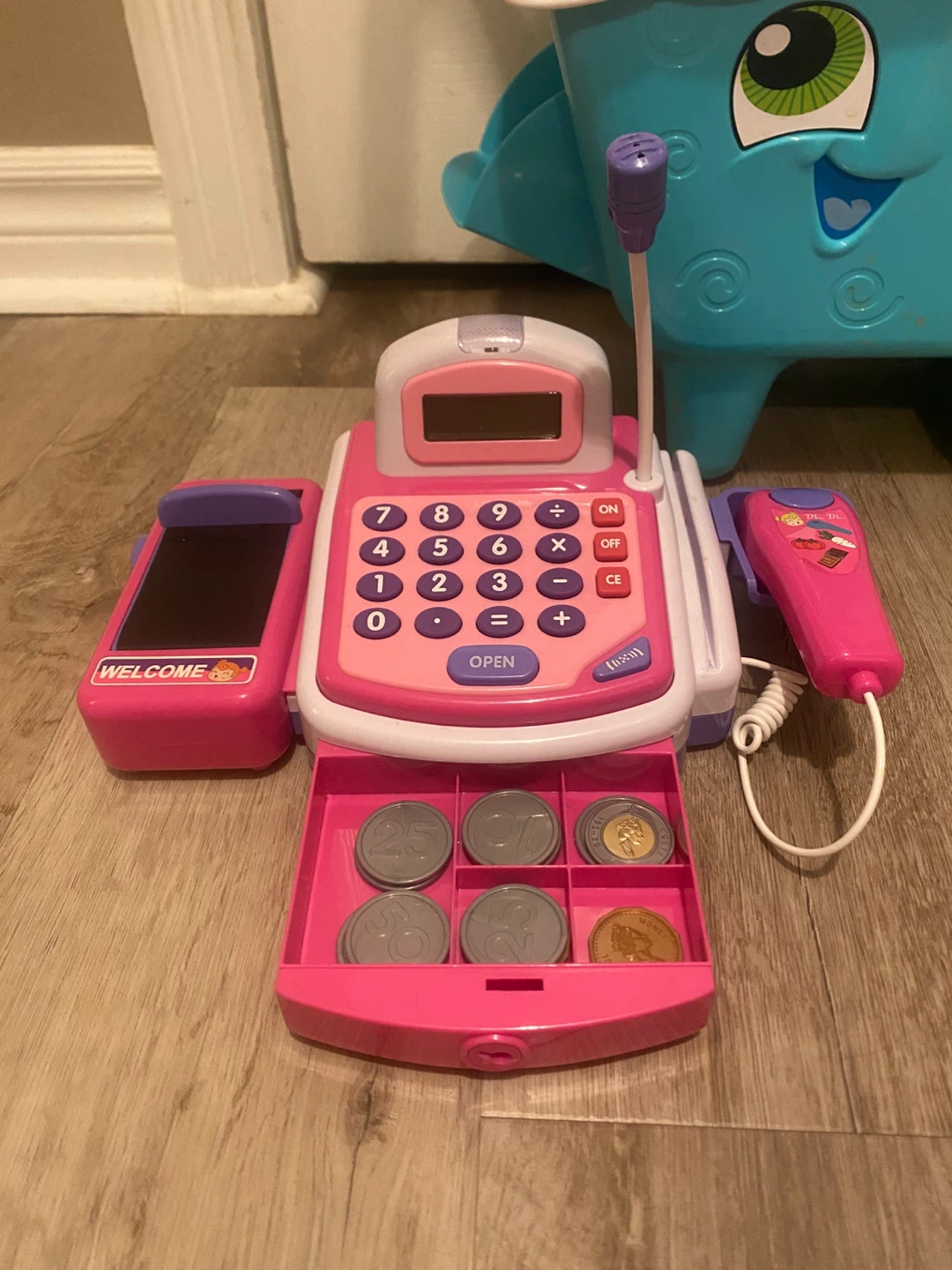 Leapfrog ice cream cart & cash register - photo 4