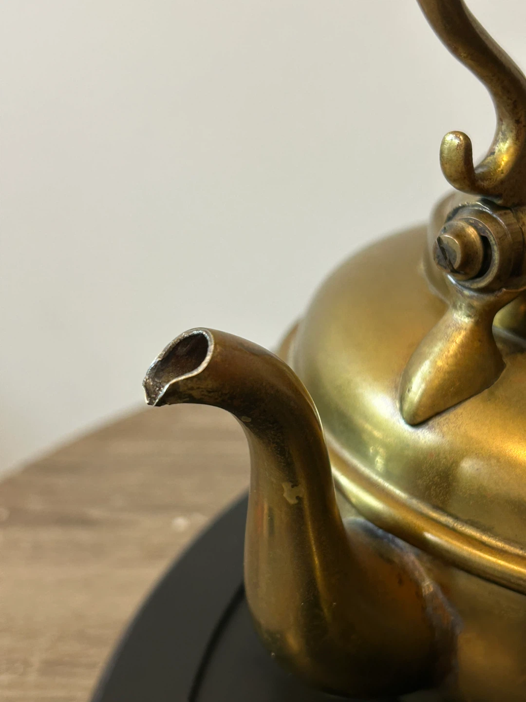 Antique Brass Tilting Tea Kettle on Stand– S. Sternau & Co ASIS - photo 5